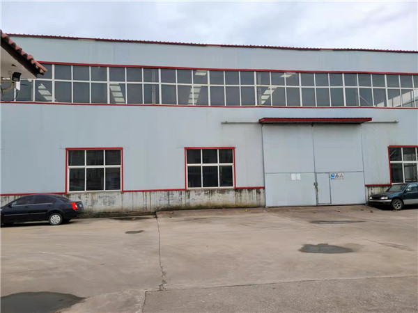 廠(chang)房一(yi)角