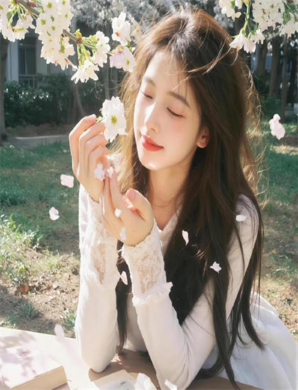 探索《美式尖叫》的奥秘：隐藏细节与深层意义